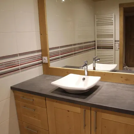 T3 Avec Services Hoteliers Et Garage - - Fr-1-459-87 * La Clusaz