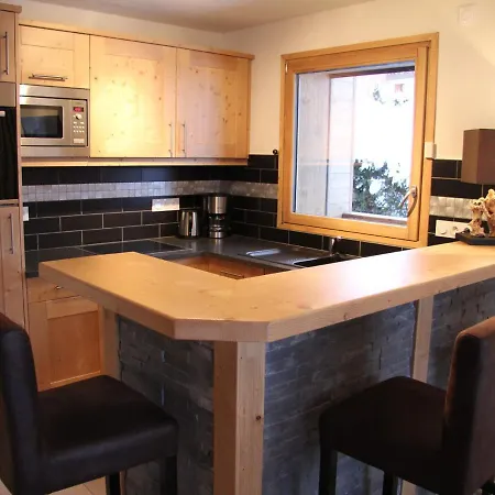 T3 Avec Services Hoteliers Et Garage - - Fr-1-459-87